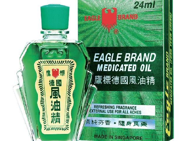 Xử l&yacute; bồn cầu mới lắp bị h&ocirc;i bằng dầu gi&oacute;