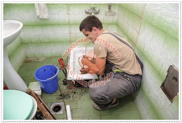 Tắc ống tho&aacute;t kh&iacute; bồn cầu c&oacute; m&ugrave;i h&ocirc;i