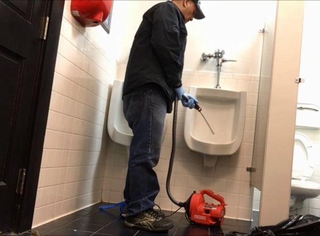 C&ocirc;ng ty th&ocirc;ng bồn tiểu nam quận 9 uy tín ch&acirc;́t lượng