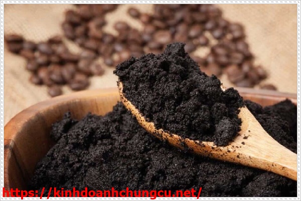 Xử l&yacute; bồn rửa b&aacute;t bốc m&ugrave;i h&ocirc;i với b&atilde; tr&agrave; hay b&atilde; c&agrave; ph&ecirc;